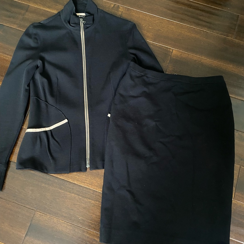 Women's Lisa Baday 2 Pc Suit sport Jacket and pencil Skirt.  Size 6 jacket - 4 s